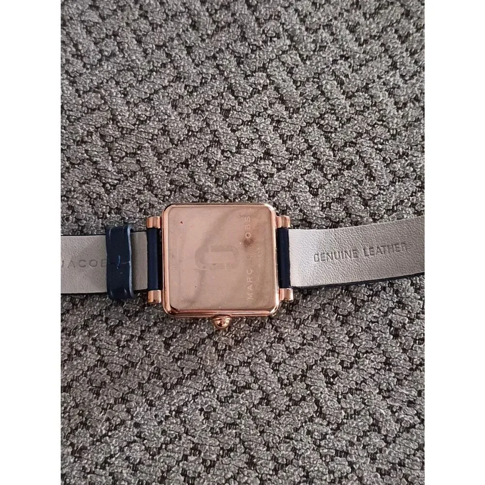 Marc Jacobs Vic MJ1523 watch featuring a rose gold-tone case
